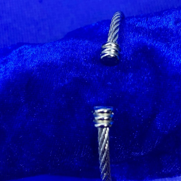 Kim Rodgers Christmas Watch - Picture 3 of 6